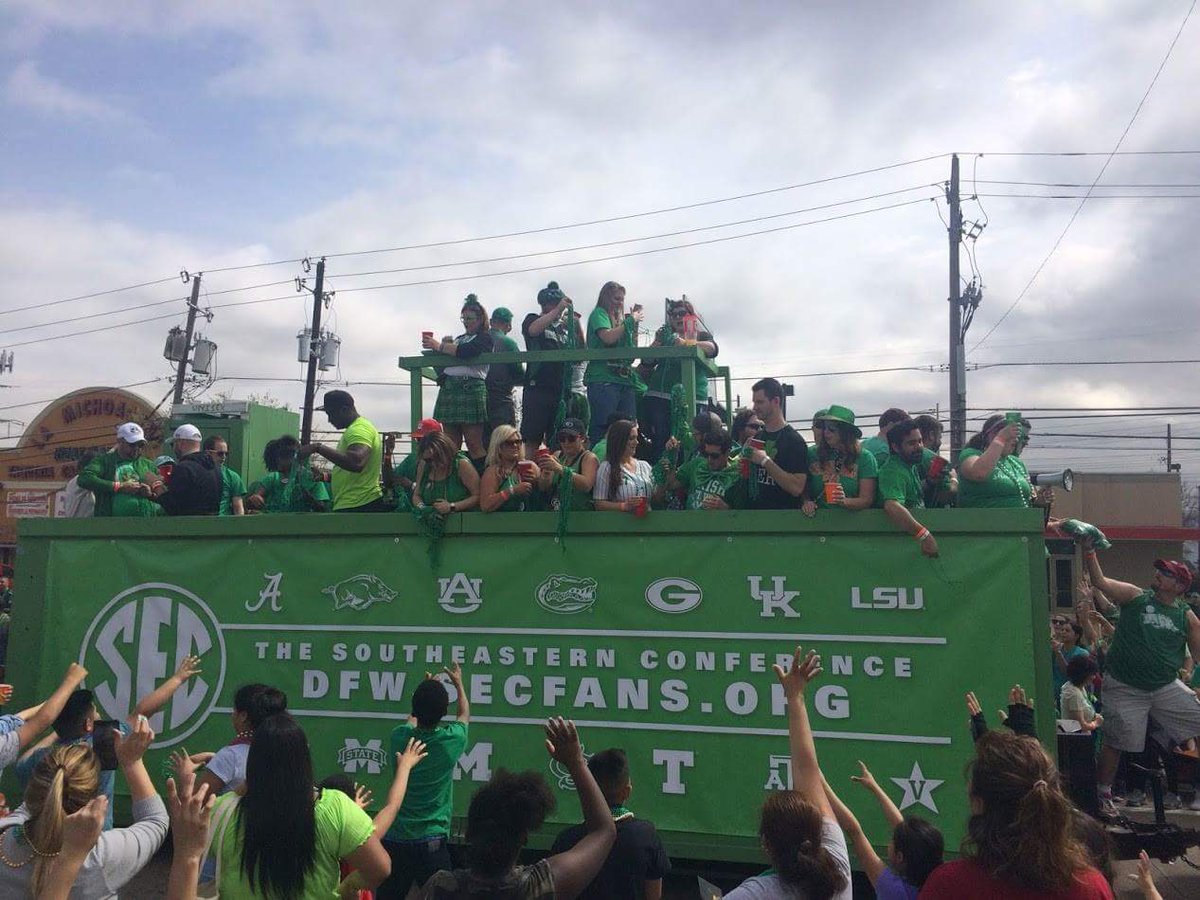DFWSECFans's tweet photo. We had a great day on the DFW SEC Float on Saturday at the @DallasStPats! Here is just a taste of the day. Check out the photo album with over 190 pics on Facebook! #dfwsec #dfwsecfans #dfwsecfloat #dallasstpatricksday #dallasstpatricksdayparade https://t.co/V2beilwpbO