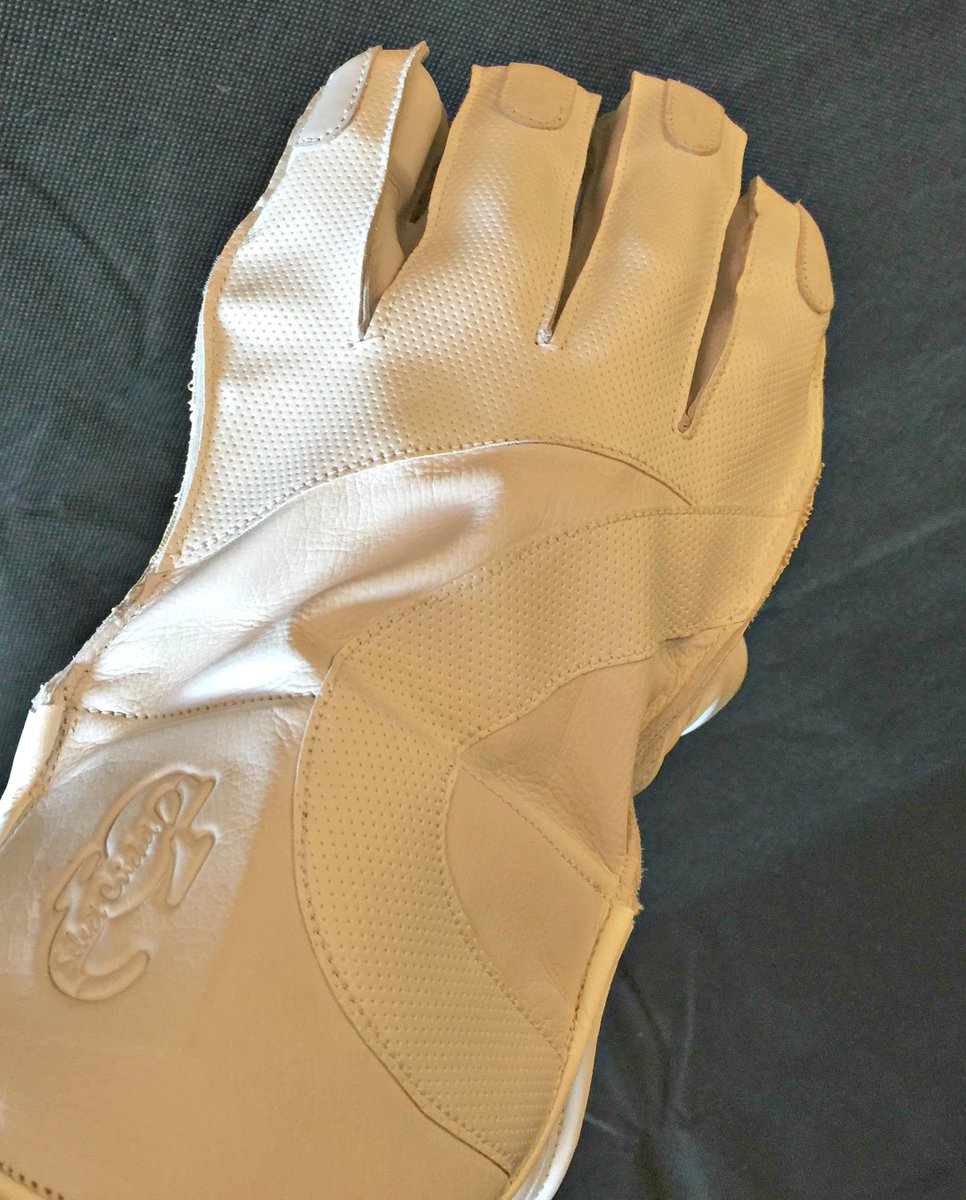 SelectCricket's tweet photo. Select 2018 Wicket Keeping Gloves

A test match level glove oozing timeless style and class, all white, the traditional look. What do the keepers think?

https://t.co/v7h9HtsJO1  #AllWhite #SelectCricket #WicketKeeping #WicketKeeper #EnglandCricket https://t.co/o2WtaIh1Yd