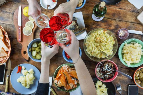 WhereTraveler's tweet image. Our Favorite Wine and Vineyard Experiences in Every State #FunList #TakeASwig ow.ly/mjb430j3RAk