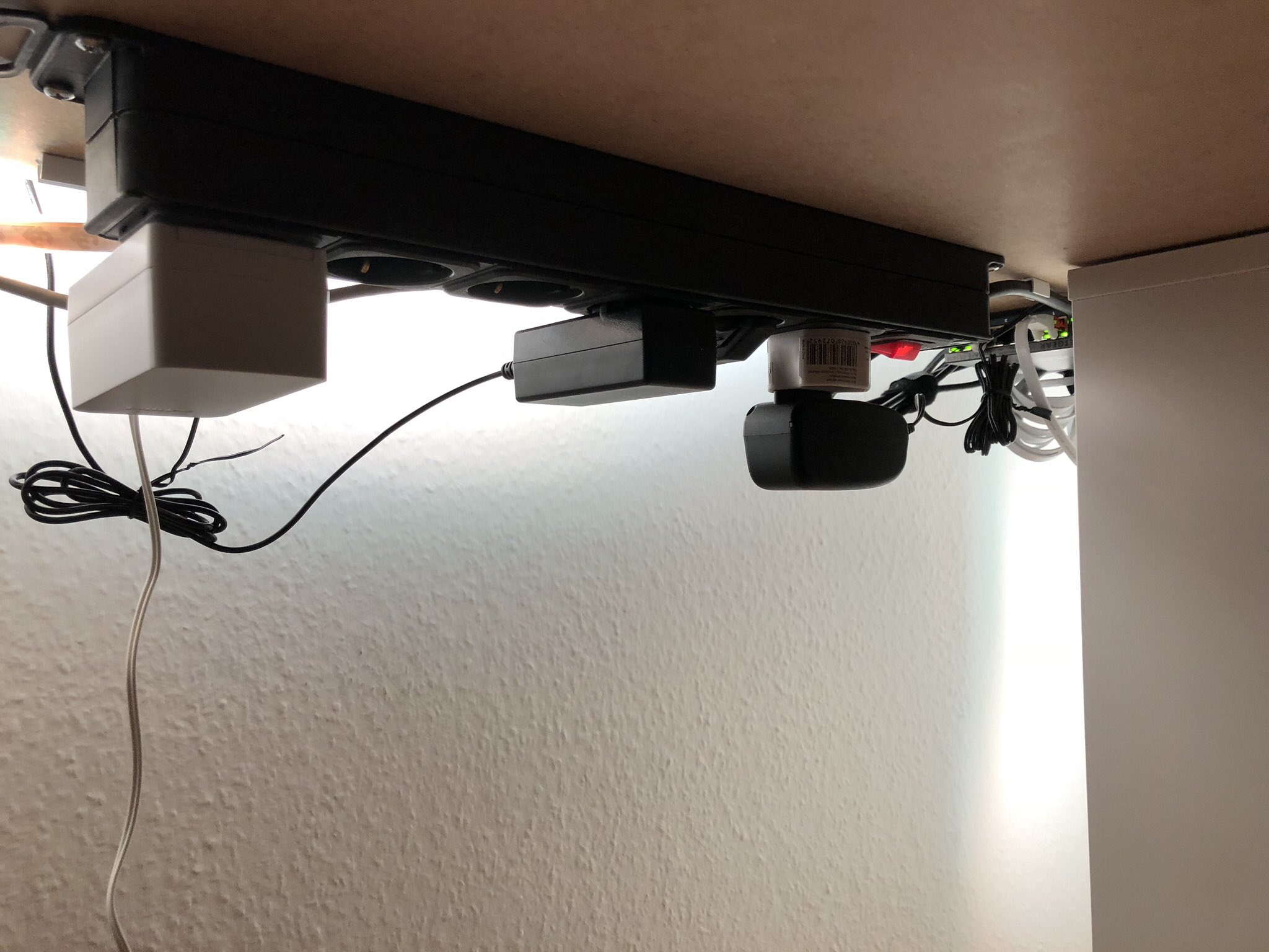 Mike R on X: "Mounted a power strip and gigabit switch under my desk for  clean cable management. Loving Velcro straps and these sticky cable clips.  https://t.co/wo8qgZ4FTP" / X