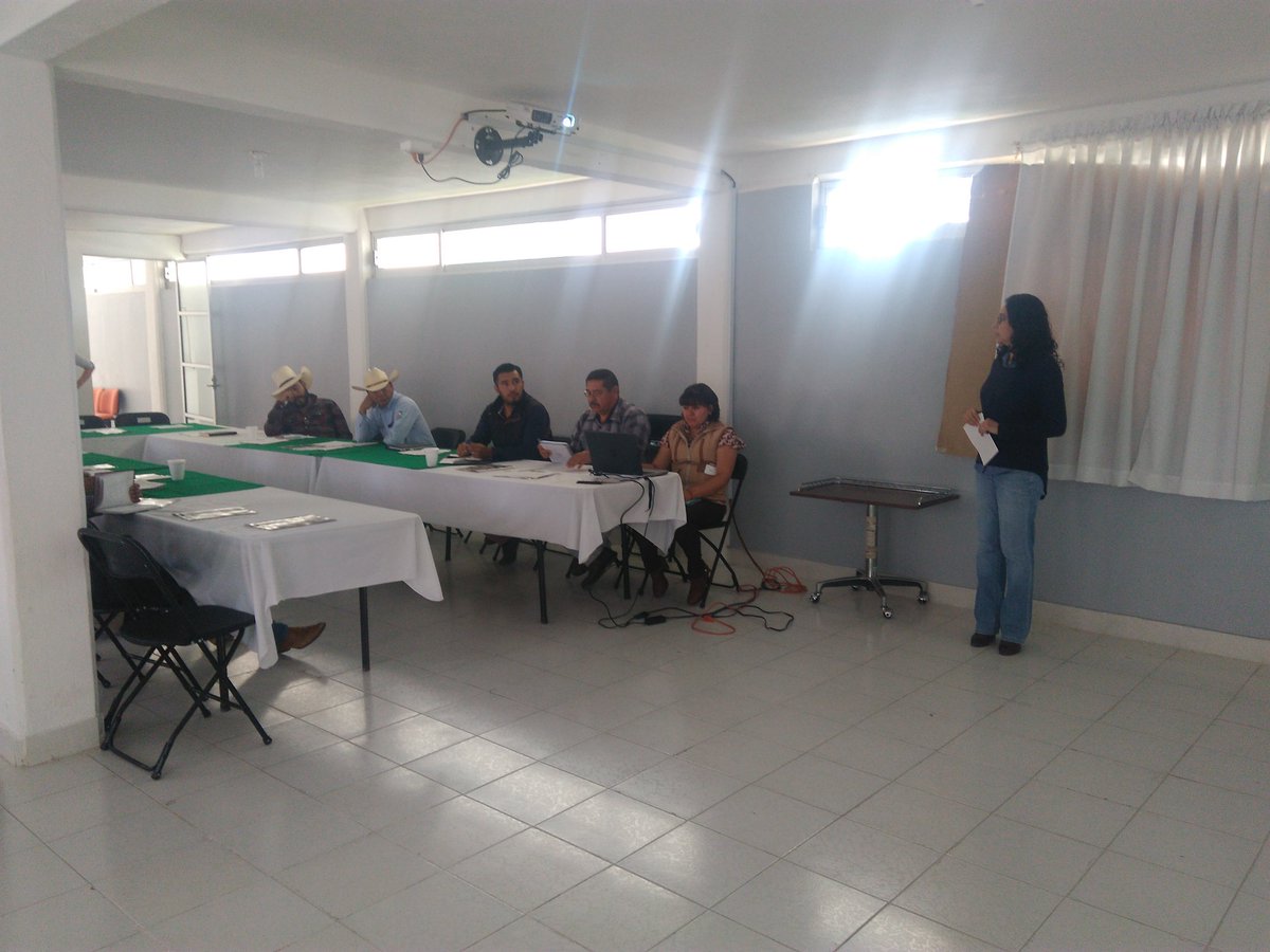 JErickJacintoM's tweet photo. Personal de la Representación Estatal del #SENASICA en coordinación con #DDRMixquiahula #SAGARPA,#CESAVEH, #CEFPPHGO y Presidencias Municipales de la Región participan en la 3ra  Sesión  Ordinaria del Consejo Distrital de Desarrollo Rural Sustentable de Mixquiahuala https://t.co/4VLdKBZXAV