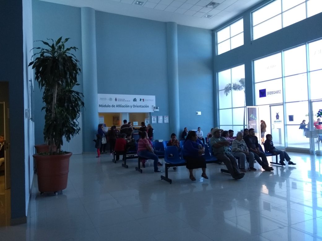 aordugno's tweet image. Intoxicaciones y quemaduras solares principales padecimientos que se atienden durante periodo vacacional. Sector salud mantendrá activo 15 Centros de Salud en norte de #Sinalo. @KarinthiaCotaL @MeganoticiasLMM