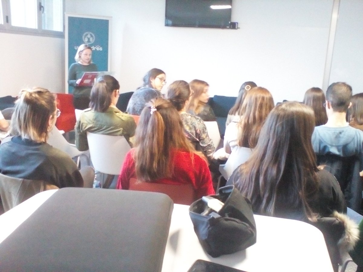 Ruben_Blay's tweet photo. En una de las charlas organizadas por la @opex_uv para el #CaliforniaSpainCampus El @team4replace cogimos buenas ideas para nuestra desarrollar la viabilidad económica del proyecto

#SocInnoLabGame @SocialinnolabUV  #SocinnoLabgameUV 
@UV_EG https://t.co/ayFtSOxRcC