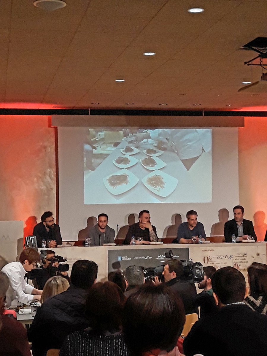 ALCALDEJOS's tweet photo. Gran Final del #VindeTapas las Tapas del Pergamino Vindel, en el #MuseoDoMarDeGalicia #Vigo
Primera Finalista, Café Bar Os Amigos de Redondela.
@vindetapas @museodomar
#Turvegal #equipoturvegal
@Turvegal @paseargalicia @guillerminasogo @jesusbemposta @MyLifeOnVacatio @fidelmartin https://t.co/2VPzv1MD8s