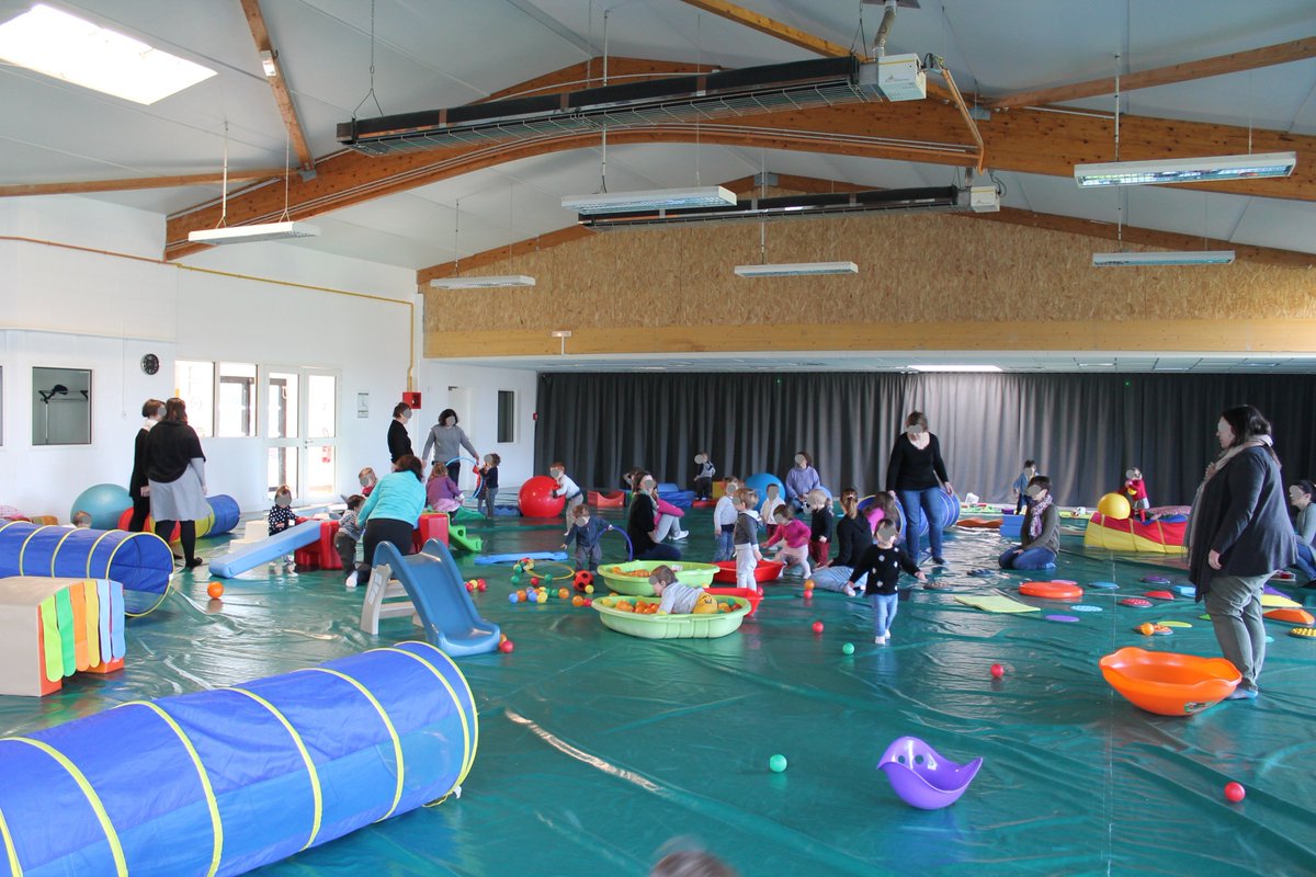 communedeplesse's tweet photo. « Tout bouge », le RIPAME de Plessé et le multi accueil « Bouton d’or » ont proposé aux enfants, parents et professionnels de se retrouver pour une matinée festive dans un espace psychomoteur. Un grand MERCI à tous #travaild'equipe#bienvivreensemble#plesséàtouslesages# https://t.co/gpsCkc4fvJ