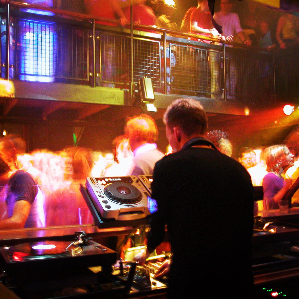 DjSpoonNL's tweet photo. Great nights at my old residency 🎉 #throwback #2004 #firepalace #leeuwarden #edm #jump #hardstyle #vinyl #dj #spoon #djspoon #party #tbt https://t.co/eK4dXYHEzx