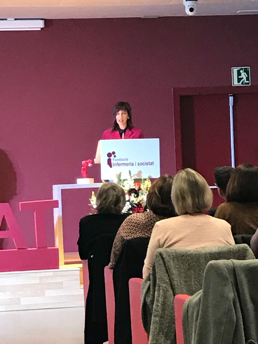 icscat's tweet photo. Moltes felicitats a les professionals que han rebut el reconeixement @COIBarcelona! Entre elles, @montsellinasVH i el #Projectegermans @vallhebron. @DavidElviraM reivindica en l'entrega de premis el rol de la professió infermera i la proximitat que tenen amb la ciutadania https://t.co/r8aF3L1Dmn