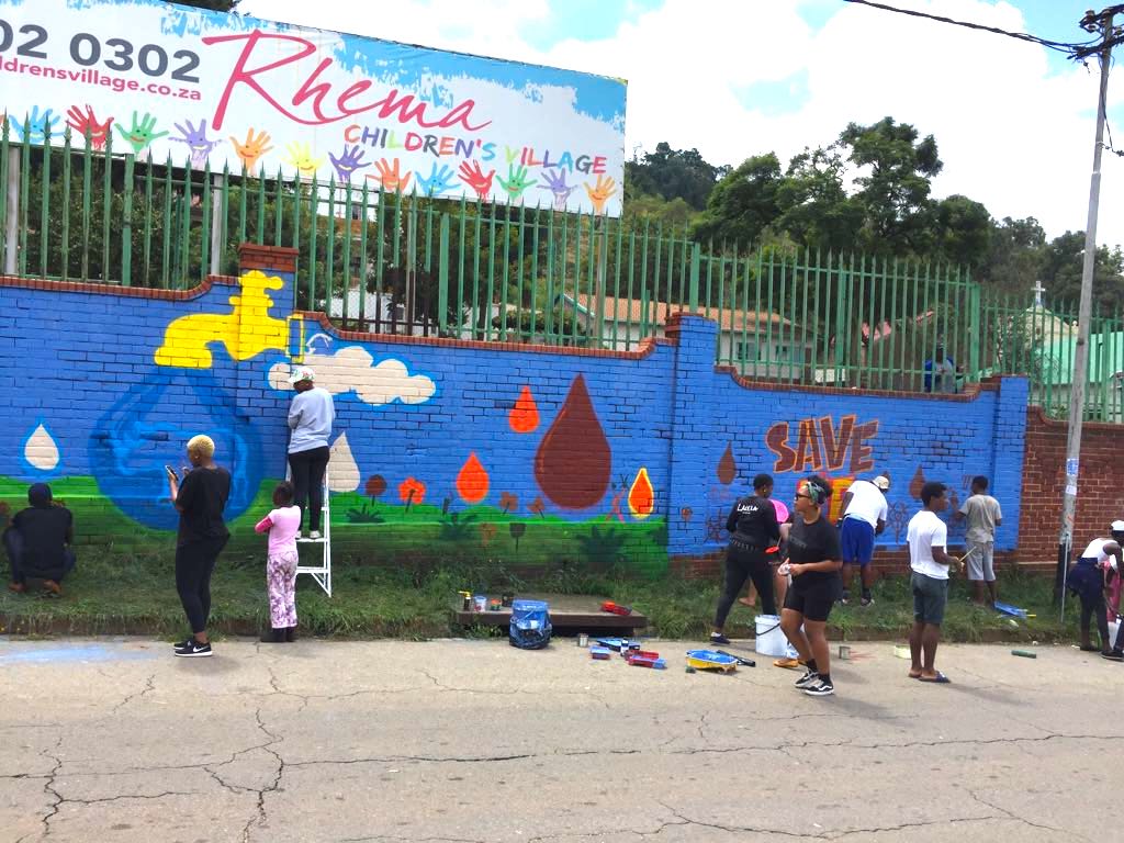 lalelaproject's tweet photo. On #HumanRightsDay Lalela Classes got together to beautify their communities & remind everyone about water conservation, just in time for #WorldWaterDay! Please support our classes' efforts today, for a better tomorrow... Join our #ClassCampaign at https://t.co/mfYLmC7RSn! https://t.co/AUUtKrpwp7