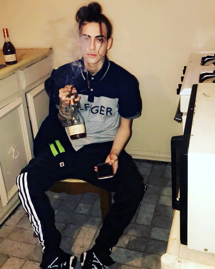 Ricolns's tweet image. When No one Wants to Play Fortnite wit Me..... Dasss Capp..
#InternationalDayOfHappiness