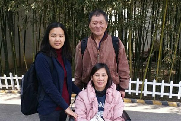 律師和家屬到徐州銅山 再遭拒見余文生: 維權律師余文生以涉嫌“顛覆國家政權”被監視居住已經兩個月，但是徐州市公安局銅山分局一直不準律師會見余文生。3月21日，北京維權律師倪玉蘭夫婦陪同再到徐州銅山。 dlvr.it/QM2hJX