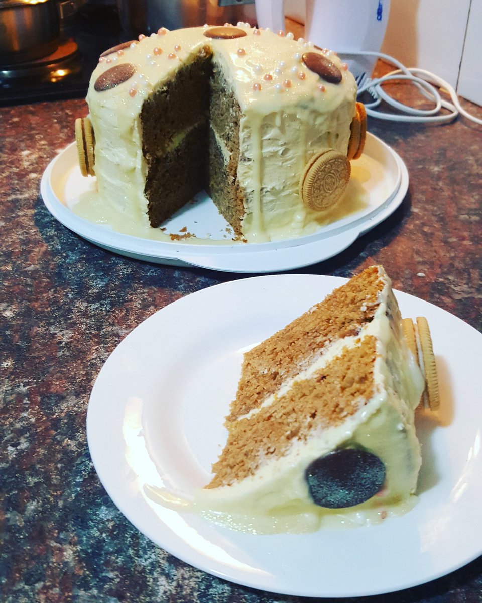 Sinegugu_Magaye's tweet photo. Cake baker 🍰Sne at it,pushing her passion.Please dm/rt.My buyer might be on your https://t.co/McXCUEPAp0 me curve the depression of unemployment. https://t.co/z49gpfWoNF