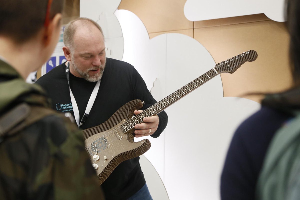 ErnestPackaging's tweet image. The @sxsw excitement has us feeling all kinds of sentimental on this #ThrowbackThursday! We had an amazing time showing off our #CardboardChaos creations and working with @HowLifeUnfolds, to show the world what it means to be #PoweredByPaper: bit.ly/2pxtrgt #SXSW2018