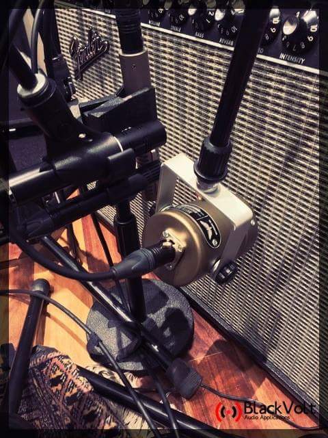 Blackvoltaudio's tweet photo. Moth Sound es la herramienta ideal para crear sonidos vintage sin necesidad de corregir ecualización para obtener timbres con frecuencias medias.
#mothmic #retrophonic #deluxe #std #audioengineer #audiolife #studiolife #mothmics #mothmicsSTD #mothmicsDLX #hear #blackvoltaudio https://t.co/4n31MrEOZJ