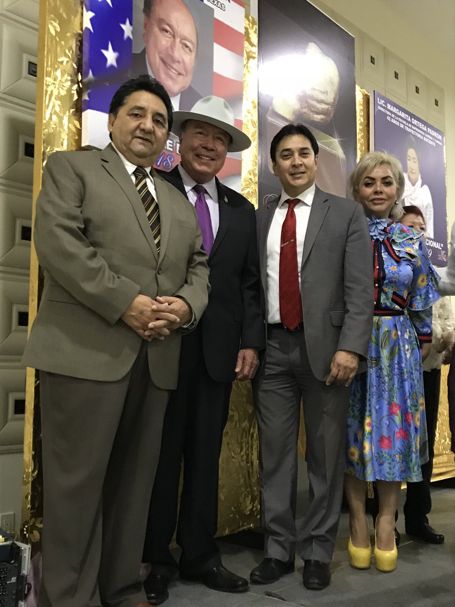 ConsulMexMAC's tweet photo. Ceremonia de entrega de reconocimientos a la destacada labor altruista de residentes del Valle de Texas en sus comunidades y especial mención al Senador por Texas, Juan "Chuy" Hinojosa, como hombre del año #FronteraQueUne #México #EstadosUnidos @TxChuy @pablopauljvr @egbernalm https://t.co/uhf5eiqUH1