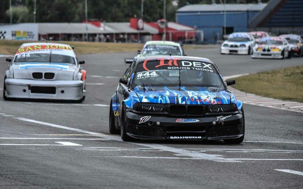 MauCostante's tweet photo. No podremos estar en el arranque de este campeonato 2018 del @TurismoInterOK debido a problemas personales, espero pronto estar con mi auto y mi equipo campeón nuevamente! Gracias a los que me acompañan! Le deseo una gran temporada a mis compañeros y todo el ínter #COS1 👊🏻 https://t.co/0jWA5pYAKr