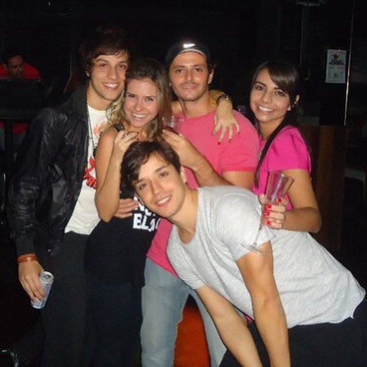 chaydaily's tweet photo. Duda Rodrigues via instagram, ontem (21), com o Chay Suede e amigos: "Foi lindo, foi intenso e sem dúvida marcou para sempre a vida de todos nós. #7anos #rebelde #psempre #rumoaos10anos #temqueterfesta" https://t.co/fYCXfyK6Vn