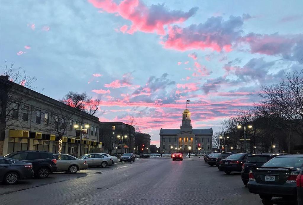 uiowa's tweet photo. The kind of pink painted sky that reminds you it's great to be a Hawkeye. #uiowa 🖤💛 https://t.co/6Nm9fxthpS