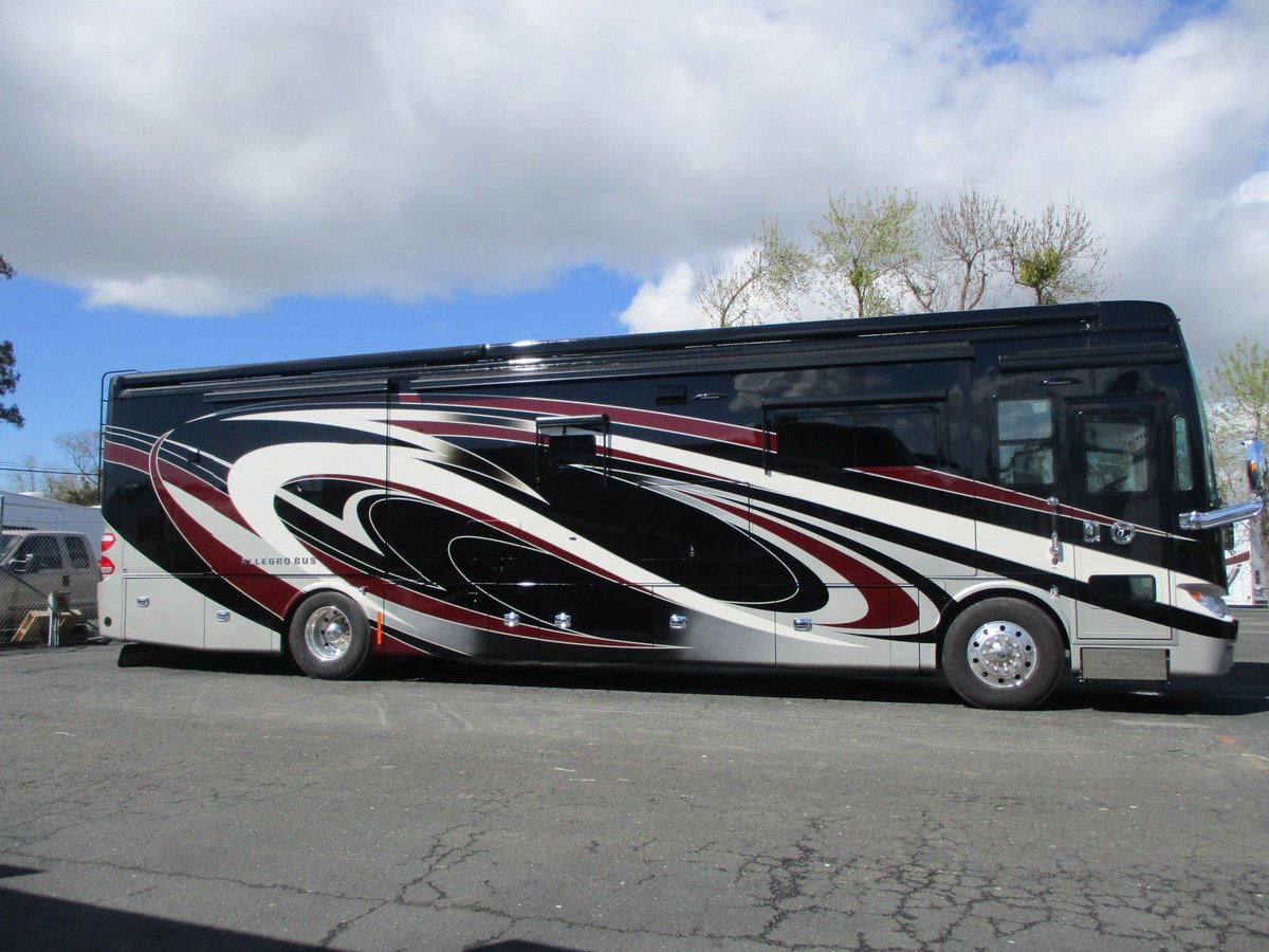 HappyDazeRV's tweet photo. Isn't it beautiful!? This Allegro Bus 40 AP just arrived and it is stunning. #tiffinmotorhomes #allegrobus #fulltimerv #lovemyrv https://t.co/VfHU1kESKp