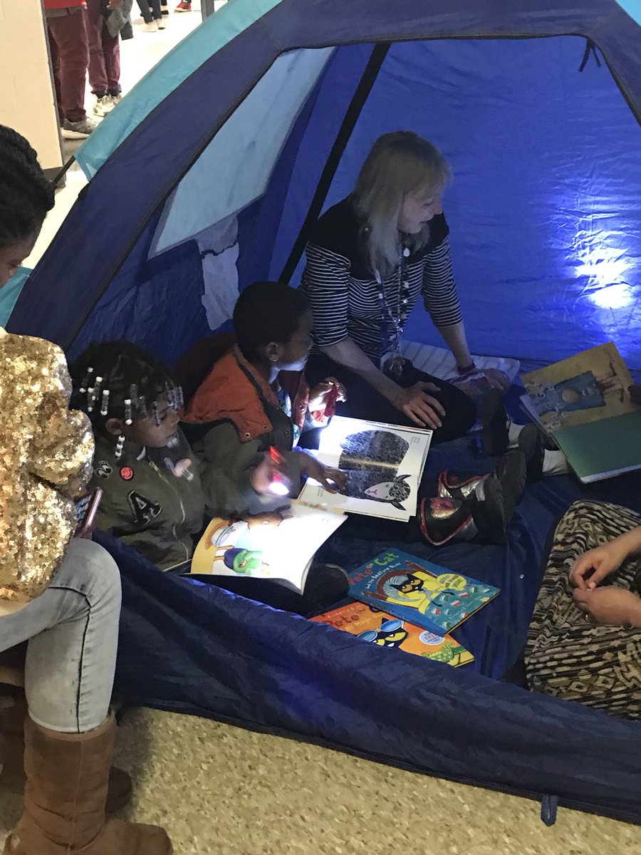 IbrahamES's tweet photo. We had such a fun Literacy Night! #readSmore @wsfcs @IbrahamES @MrsHawksHeroes @MsLizMoney https://t.co/ulvk6gKdl0