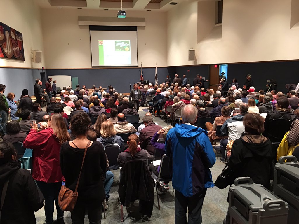 PasadenaCSC's tweet photo. Full house for tonight's Orange Grove meeting! Format will be a presentation by staff followed by public comment and questions. π https://t.co/TUiQ2OCdhg #SaferOG #PickYourOrange π https://t.co/JeLXYgiRHV