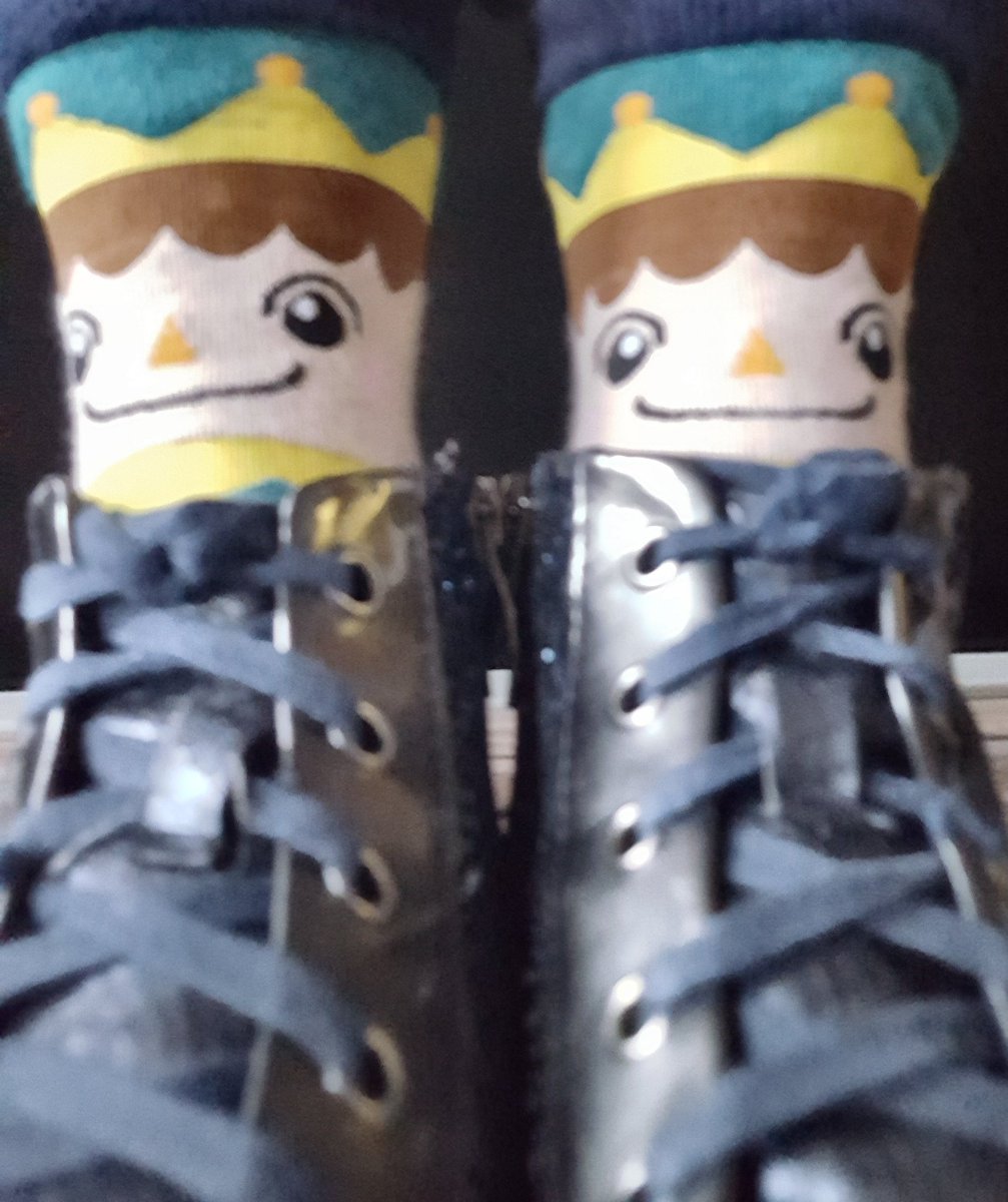 HopeSocks's tweet photo. 👑Always wear your invisible #crown👑 #socksofhope #payitforward #hope #socks https://t.co/fRh4ZOYYZN