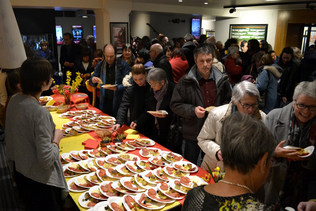 400coups_angers's tweet photo. 🇪🇸 SEMAINE DE CINEMA DE LANGUE ESPAGNOLE 2018 🇪🇸
 Joli succès pour notre soirée EXITOS 2018. Merci à tous ❤️
 La #SCLE2018 se poursuit, retrouvez la programmation ➡️ https://t.co/bioSPWJtlW
#400Coups #Angers #Cinema #Espagne https://t.co/eU9NhfGqNN