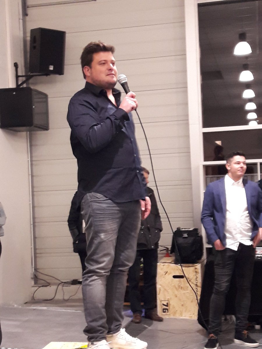 KarineEngel49's tweet image. Inauguration de la 1ère box de #CrossFit #angers rue du Maine avec les fondateurs de #wifit @guillaumeharman : 120 personnes  pour ce bon moment !