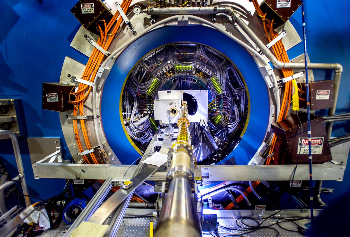 MDCPrecision's tweet photo. Relativistic Heavy Ion Collider Begins 18th Year of Experiments 💥https://t.co/ShH3xTHeNI … #RHIC #BrookhavenLab #BrookhavenNationalLab #STAR #ParticlePhysics #Physics #MDCVacuum #Synchrotron #Linac #ParticleAccelerator #ParticleCollider #Magnetism #Research #Quarks #Gluon https://t.co/8cqRqKZdWR