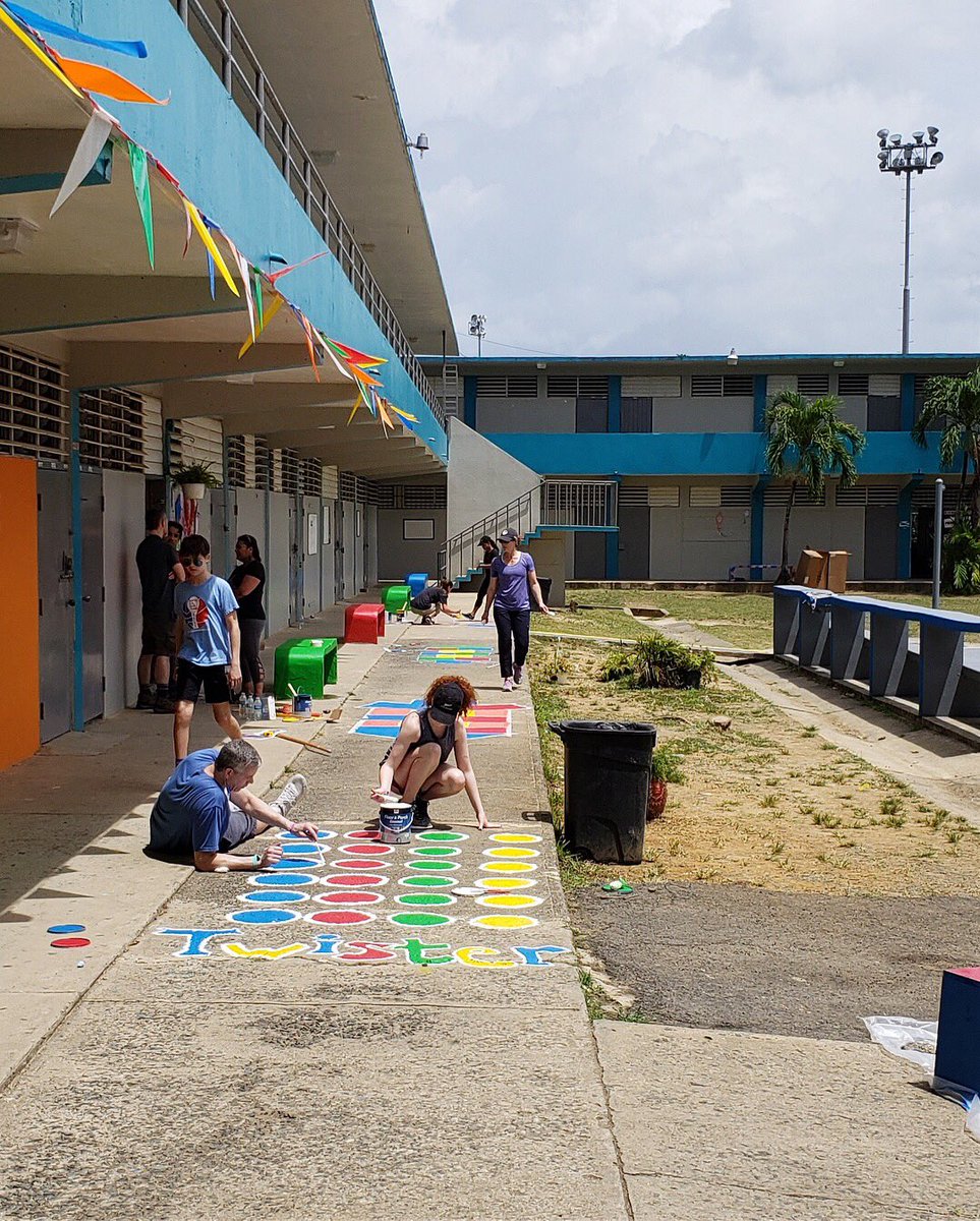 Yoobigives's tweet photo. Day 1 in Puerto Rico ✨! We are at Isaac del Rosario Elementary with an amazing group of people such as @ArneDuncan, @ewwaldo, and the @obamawhitehouse appointees painting benches, cleaning up, and donating yoobi classroom packs 💙 #rebuildPR #yoobiGives https://t.co/qfCszLgV4c