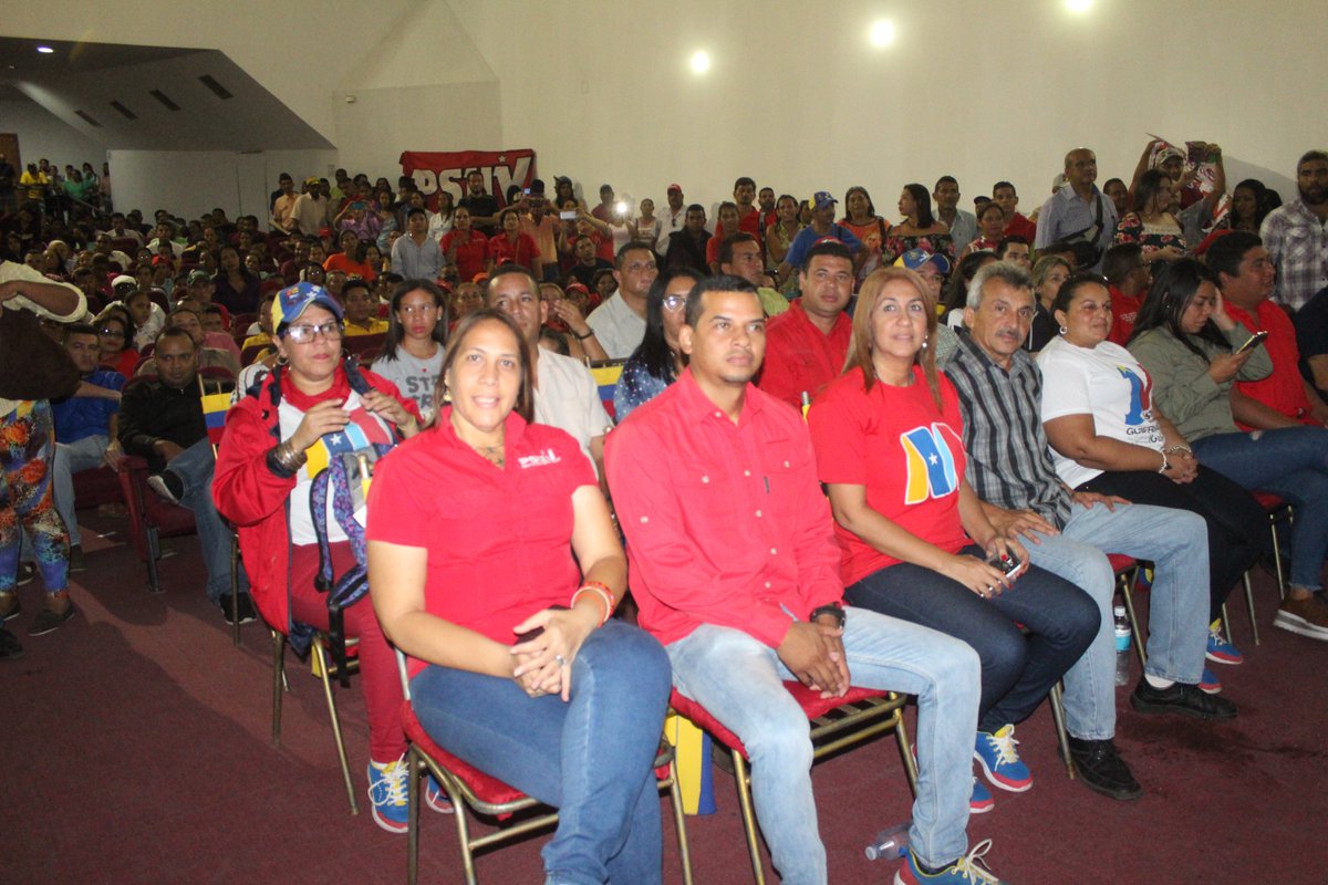 Mayerling_psuv's tweet photo. Hoy #22Mar estuvimos junto a nuestro pueblo de Guárico y los camaradas @josemvasquez, @HectoRodriguez y @EduardoPinateS, en la Juramentación del Comando de Campaña de los Movimientos Sociales, rumbo a una Gran Victoria Popular con @NicolasMaduro #ElPetroEstáBlindado https://t.co/91Epoz8WSo