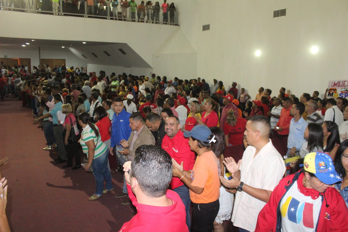 Mayerling_psuv's tweet photo. Hoy #22Mar estuvimos junto a nuestro pueblo de Guárico y los camaradas @josemvasquez, @HectoRodriguez y @EduardoPinateS, en la Juramentación del Comando de Campaña de los Movimientos Sociales, rumbo a una Gran Victoria Popular con @NicolasMaduro #ElPetroEstáBlindado https://t.co/91Epoz8WSo