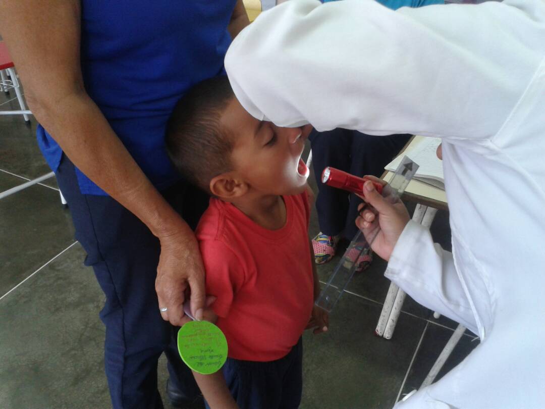 FNNSimon's tweet photo. El Centro de Educación Inicial @clarita123A realizó el día de hoy, una Jornada Médica donde se llevaron a cabo exámenes físicos, visuales y odontológicos, promoviendo la buena salud integral de nuestros niñas y niños #ElPetroEstáBlindado @magallyvina https://t.co/6yZhxoyZug