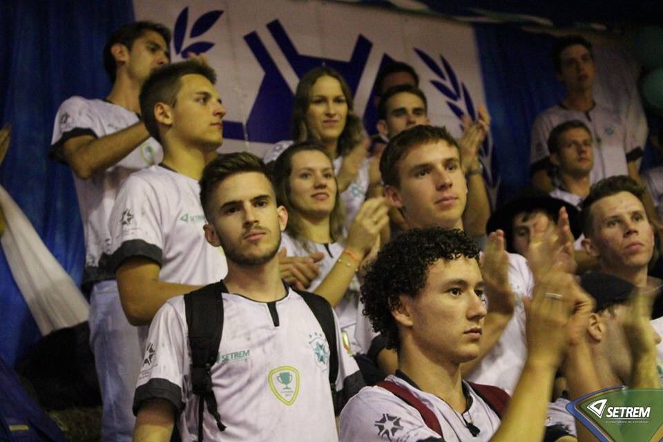 GuigoCitou's tweet photo. Foco na orelha cortada por uma brica antiga de facão e na cremosa que estava passando #joia2018 #pazzzzz https://t.co/j8J07Uc5Yt