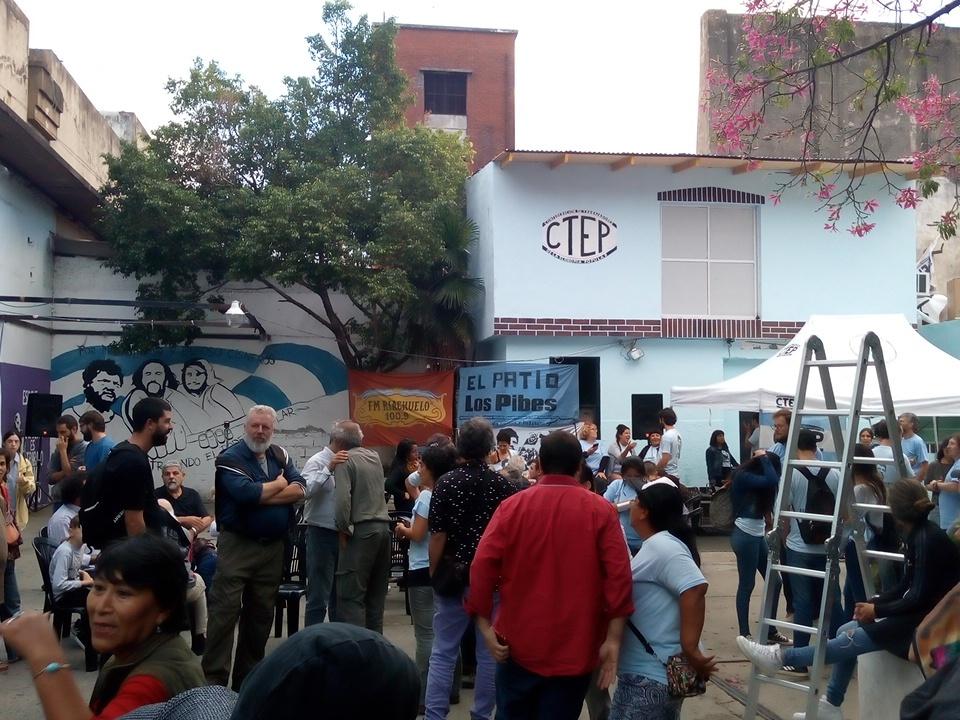 cristobalcerv's tweet photo. Ya estamos acá en el espacio de @prensactep Constitución, acompañando desde el @fpdsnacional a @PrensaLosPibes en el Homenaje al ejemplo de compañero que fue el Oso Cisneros para las organizaciones Sociales, Barriales y Políticas. Hoy cumpliría 58 años. #ElOsoPresente https://t.co/so6EHgmKDN