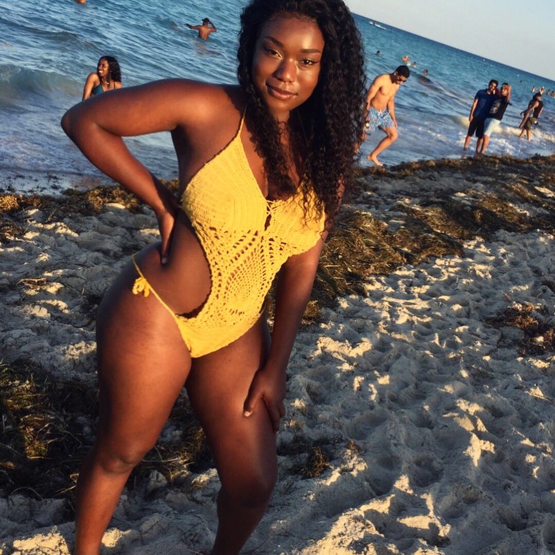 carter_alexia's tweet photo. Might as well post these on here too..๐๐ #SPRINGBREAKMiami2018 https://t.co/fzSMTUtyfM