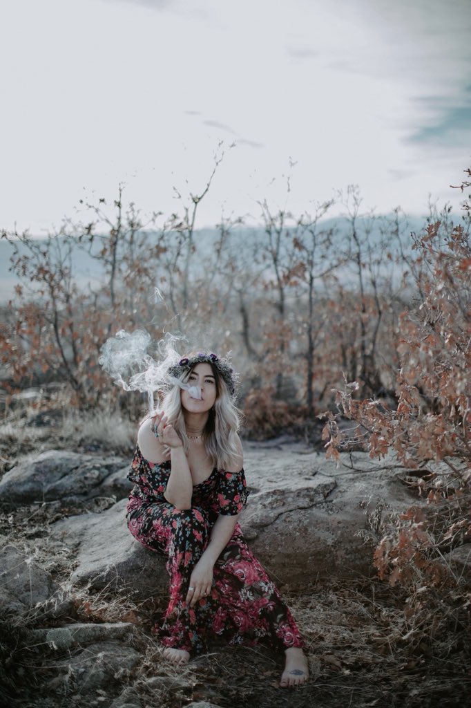 cannabananaaa's tweet photo. THIS MOMENT THO βΊοΈπβ¨ #flowercrown #flowerplay https://t.co/Us4M192FI9