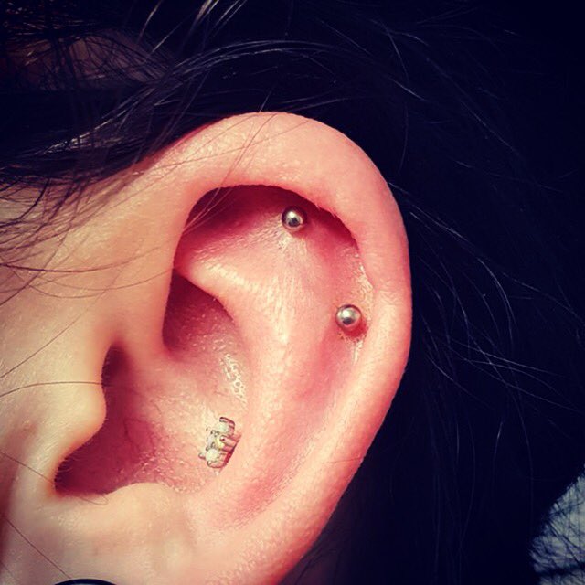 Chinchella1's tweet photo. I also done a nice little double helix! #piercings #piercingaddict #earpiercing #helixpiercing #doublehelixpiercing #piercingapprentice #apprentice https://t.co/1Uem5ZG1kS