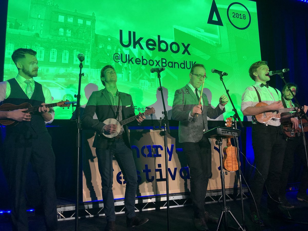 AndyCKent's tweet image. So good to hang out with the @UkeboxBandUK boys last night and today ... all the best with the trip to Singapore! #BinaryFest18