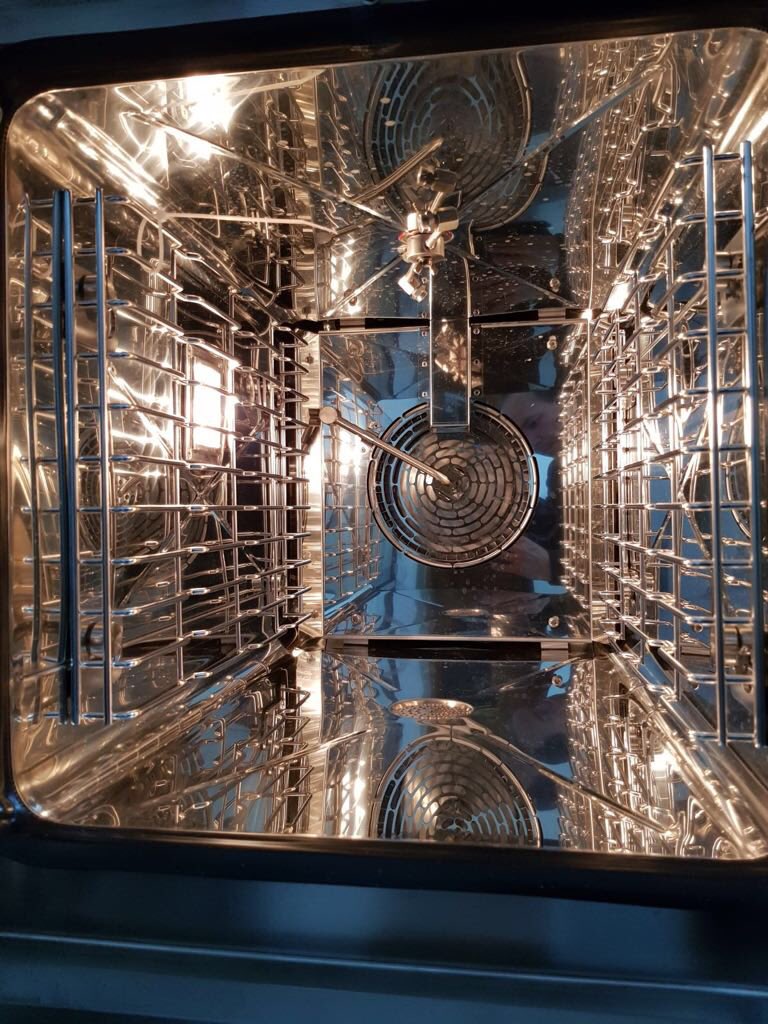 LagainSAT's tweet photo. Nuestro equipo técnico se ha desplazado a la provincia de Jaén, donde hemos realizado la instalación de un nuevo horno compacto #Electrolux MultiSlim para un restaurante.
¡Gracias por confiar en nosotros!
“El horno compacto MultiSlim, el perfecto aliado para tu restaurante” https://t.co/MZigzPFg6N