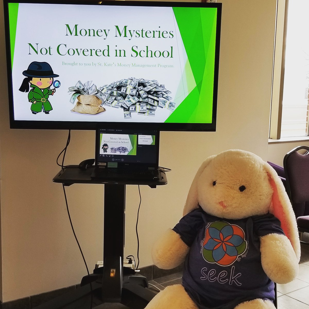 seekteam15's tweet photo. Join Marshall at the third, and last, installment of What School Didn't Teach You. Come learn about scholarships, loans, and much more! We're on the 2nd floor atrium in the CdC from 5-6:15.
#mystkates #lifebeyondbooks https://t.co/2aAFZ7WB9T