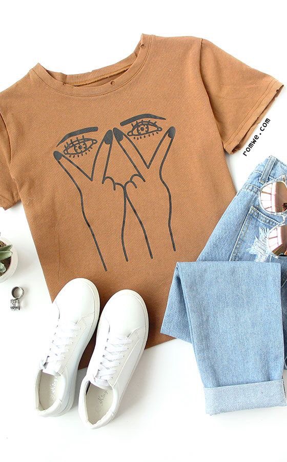 acartomantelua's tweet photo. roupas que gostaria de usar porém não tenho dinheiro nem pra uma blusinha dessas https://t.co/WTvsbPZag3