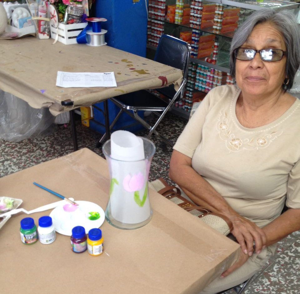 Roel_Com1's tweet photo. Y porque también nos gusta estar en el norte, te compartimos ¡desde Los Mochis, Sinaloa! lo que hacen las alumnas de Miss Estelita Padilla de #Roel en #manualidades de Pintura en tela, vitro, vitral y madera. https://t.co/dS7tE9O6GD