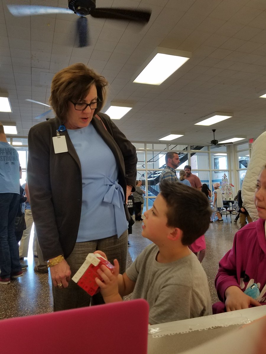 ARichardsonCCS's tweet photo. Our 5th graders are presenting their PBL safety design to @lynn_moody . @Cleveland_Eagle @RSSinformation @ELEM_Rowan @rss #WRStrong https://t.co/TKuBXvip0y