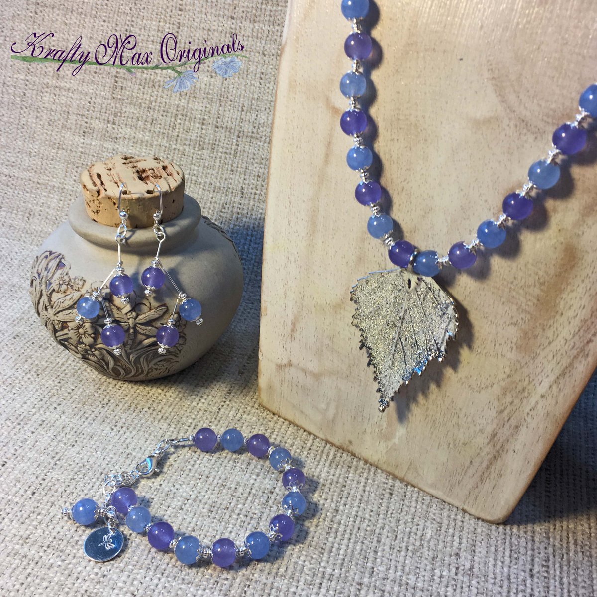 KMDESTASH's tweet image. Blue and Purple 3 piece Set $48 kraftymax.net/shop/blue-and-… #handmade #jewelry #supporthandmade #buyhandmade #handmadelove #jewelrydesigner #jewelryart #uniquejewelry #handcrafted #kraftymax #kmax #necklace #bracelet #earrings #leaf #purple #blue #gemstone #silverplated #elegant