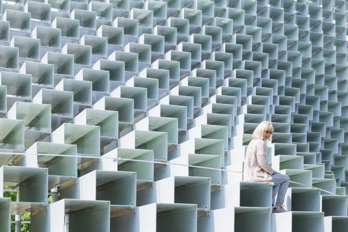 2016 Serpentine Pavilion: 2000 stacked extrusions of translucent glass fibres impregnated with resin #architecture:
instagram.com/p/BgYnP1njm5p/…