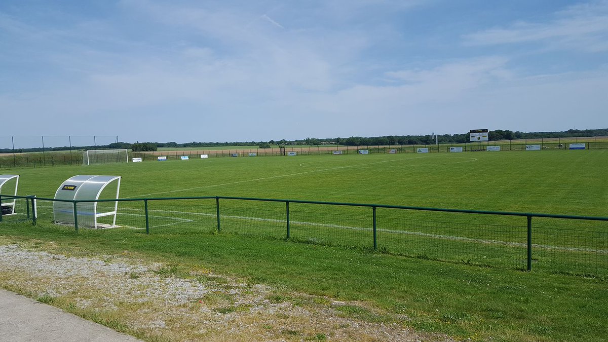 flo_tucholski's tweet photo. locaux @FleureFc vandalisés une nouvelle fois - toujours plus de violence autour du ballon rond : comment rester motivée et passionnée à 3 mois de la coupe du monde #commissiondiscipline #DistrictFoot86 #foot86 @Sach_He @VEZ14cs @brunobelin @EnnjimiSaid https://t.co/FcoilXPGvN