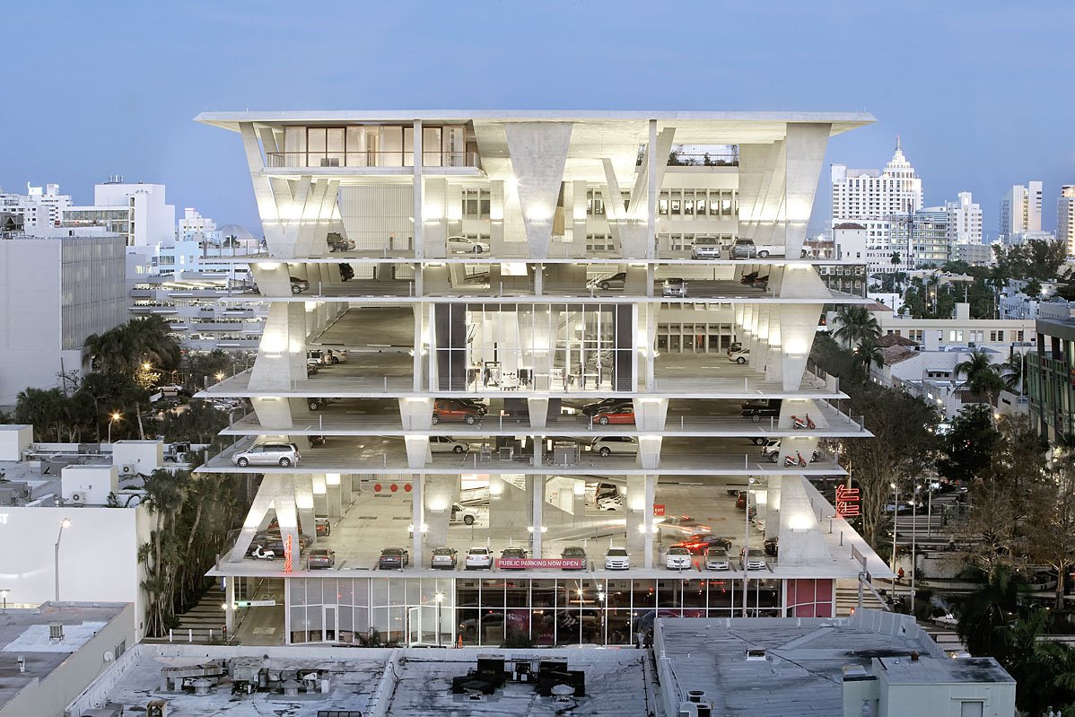 1111 Lincoln Road: 266,780sf of horizontal concrete slabs, used as floor plates, columns and ramps, to create an 8-floor structure for parking, retail and a private residence #architecture #RealEstate #design:
instagram.com/p/BgoA_kgnFAR/…