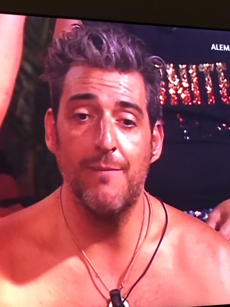 santi_mar's tweet photo. #SVGala2 por favor que no puedo màs!!! Son CLAVAOS!!!! https://t.co/QBixbmh0j6