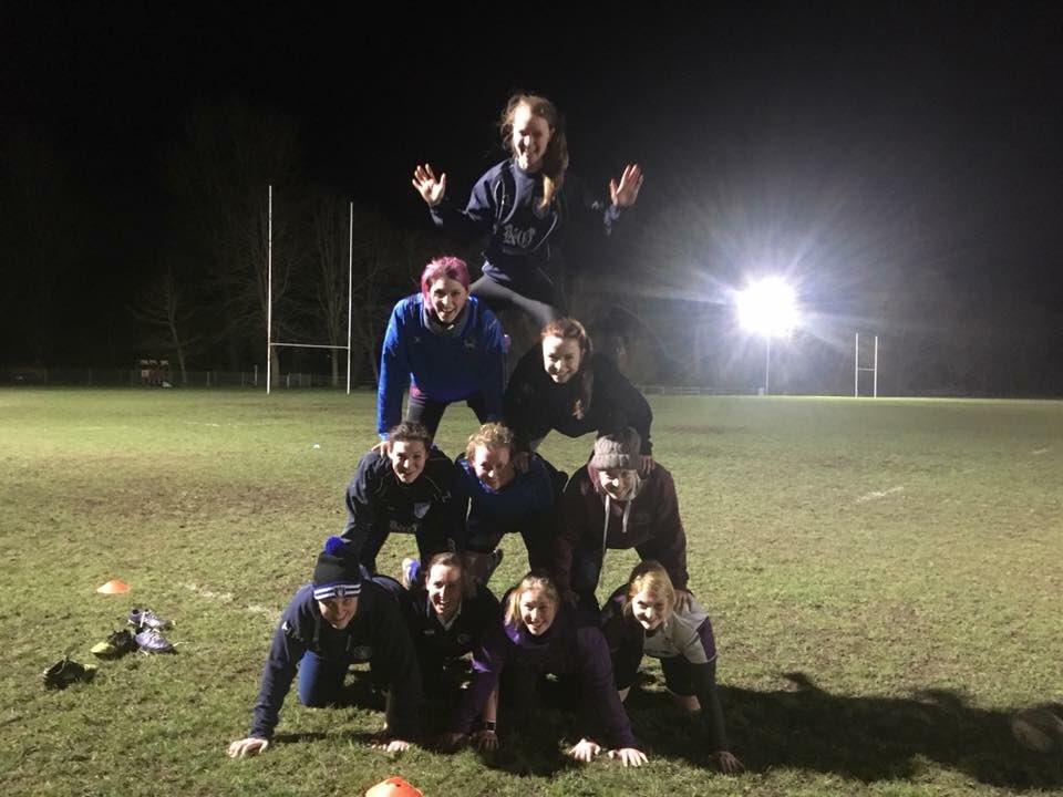 MissCarey_PE's tweet photo. You know it’s an end of season training session when you’re pulling out the team pyramids! 😂💪🏼 #structurallysound #funnotfitness #willigevergetthatwhitetopclean https://t.co/oUOsFZ9hfp