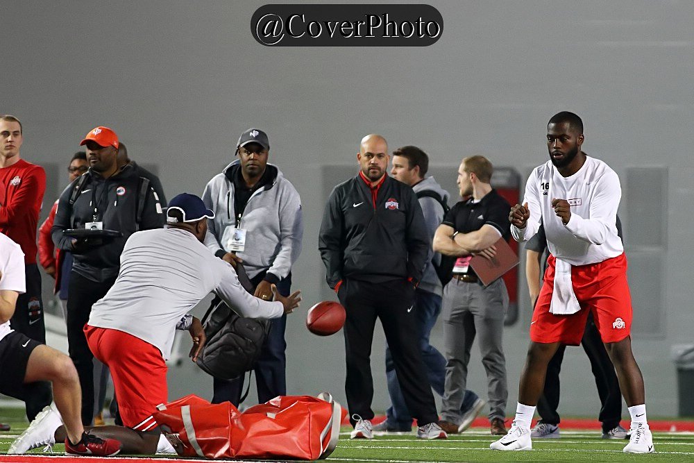CoverPhoto's tweet photo. It was kinda fun watching @cardale7_ snap the ball to @JT_theQB4th today at @OhioStateFB's pro day. #proday #osuproday #ohiostateproday #ohiostatefootball #ohiostatebuckeyes #gobucks #collegesports #collegefootball #sportsphotography @1870mag @614magazine https://t.co/RRiSlXhnXn